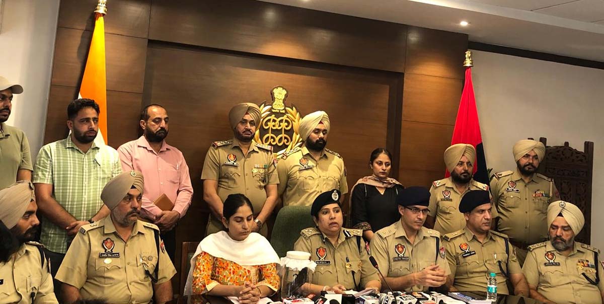 मोहाली पुलिस ने गिरोह के 6 सदस्यों को गिरफ्तार किया है